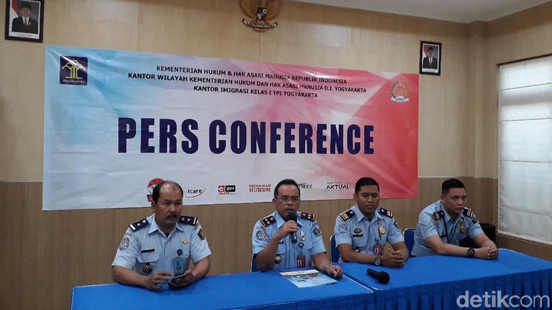 Berulah di Prawirotaman, WNA Inggris Diamankan Imigrasi Yogya Berulah di Prawirotaman, WNA Inggris Diamankan Imigrasi Yogya