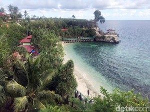 Liburan Akhir Pekan ke Majene, Ada Pantai Dato yang Cantik