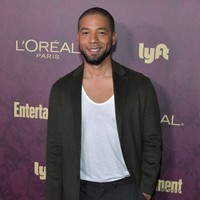 Jussie Smollett memiliki orientasi seksual homoseksual atau gay. Dia mengumumkan orientasi seksnya itu melalui wawancara khusus dengan Ellen DeGeneres pada 2015. Jussie tidak secara gamblang menyebut dirinya gay, dia mengungkapkannya melalui perumpamaan bahwa dirinya tidak memiliki sebuah rahasia. Ibuku tahu. Tapi ibuku sangat menyukaiku, ujarnya. Pada 2016, pernyataan lebih jelas disampaikan bintang serial Empire itu dalam wawancara dengan Out. Jika aku harus melabeli diriku, aku akan melabeli diriku sebagai pria gay, ujarnya. Foto: Alberto E. Rodriguez/Getty Images