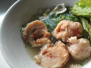 Pedas Asam Bakso Isi Belimbing yang Unik