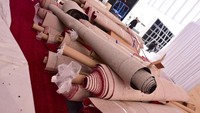 Puluhan gulungan karpet merah yang akan digunakan untuk melapisi area di sekitar Dolby Theatre. Rodin Eckenroth/Getty Images