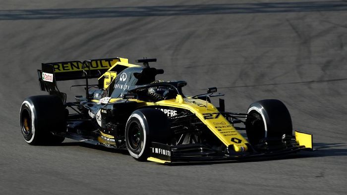 Pebalap Renault Nico Hulkenberg jadi yang tercepat di hari keempat atau hari terakhir tes pramusim F1 2019 di Barcelona (Foto: Albert Gea/Reuters)