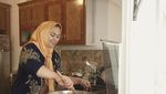 Jajan Mie Ayam dan Rujak Bebeg ala Bupati Karawang Cellica Nurrachadiana