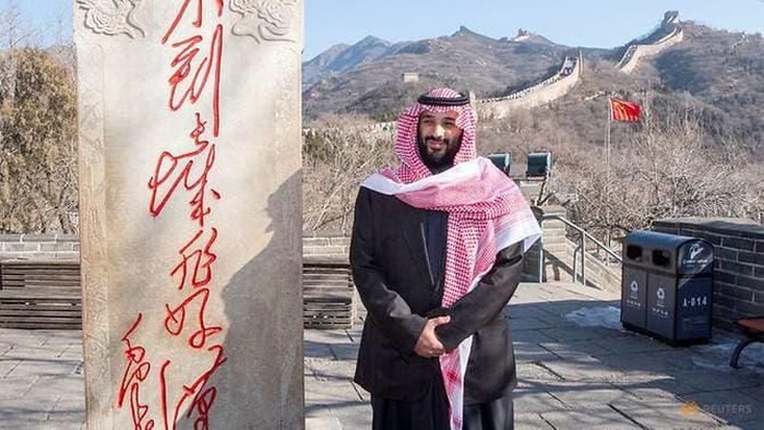 Putra Mahkota Saudi Mohammed bin Salman alias MBS berpose di Tembok Besar China