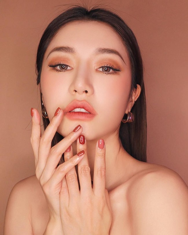 Inilah foto cantik Park Sora yang menggunakan makeup dari 3CE. Foto: dok. Instagram (@sora_pppp)