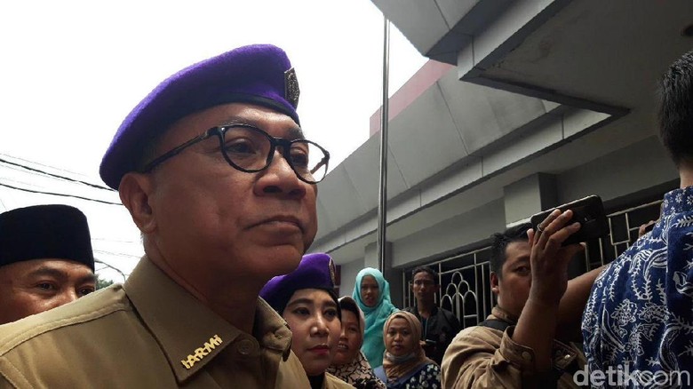 Jenguk Ahmad Dhani, Zulkifli Hasan Didampingi Anggota IARMI Jenguk Ahmad Dhani, Zulkifli Hasan Didampingi Anggota IARMI