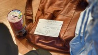 Ini celengan dan surat cinta Gendis untuk Prabowo. Biar bapak jadi presiden, ucap Gendis. (Foto: Dok. BPN Prabowo-Sandiaga)