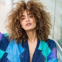 Setelah enam bulan keperawanannya dijual, akhirnya ada penawaran yang paling besar. Seorang politikus asal Tokyo, Jepang rela membeli keperawanan Mahbuba seharga 2,4 juta euro atau sekitar Rp 38 miliar.  Foto: dok. Instagram (@mahbuba_mammadzada)