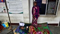 Insiden maut di negara bagian Assam itu terjadi kurang dari dua pekan setelah miras oplosan menewaskan sekitar 100 orang di negara-negara bagian Uttar Pradesh dan Uttarakhand, India utara. REUTERS/Anuwar Hazarika.