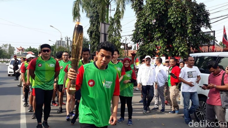 Kirab Api Cinta Untuk Jokowi Tiba di Tegal, Lanjut ke Pekalongan Kirab Api Cinta Untuk Jokowi Tiba di Tegal, Lanjut ke Pekalongan