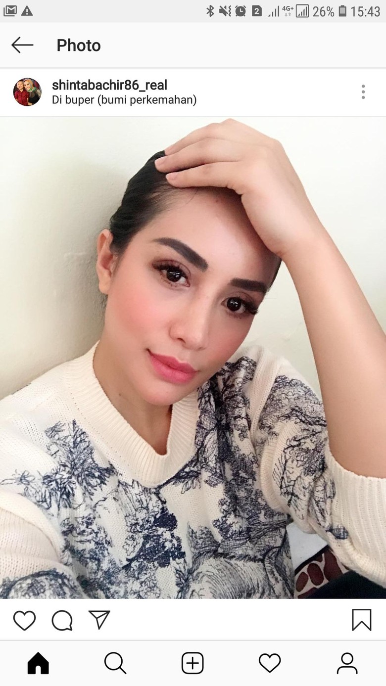 Postingan Pertama Shinta Bachir Usai Lepas Hijab Batasi Kolom