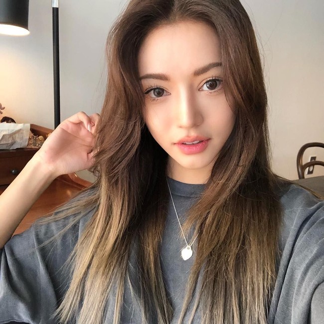 Wanita pemilik tinggi 160-an cm yang dulu diejek pendek, kini ia bisa membuktikan kesuksesannya. Sora pun kini punya pengikut di Insgatagram mencapai 888 ribu followers. Foto: dok. Instagram (@sora_pppp)