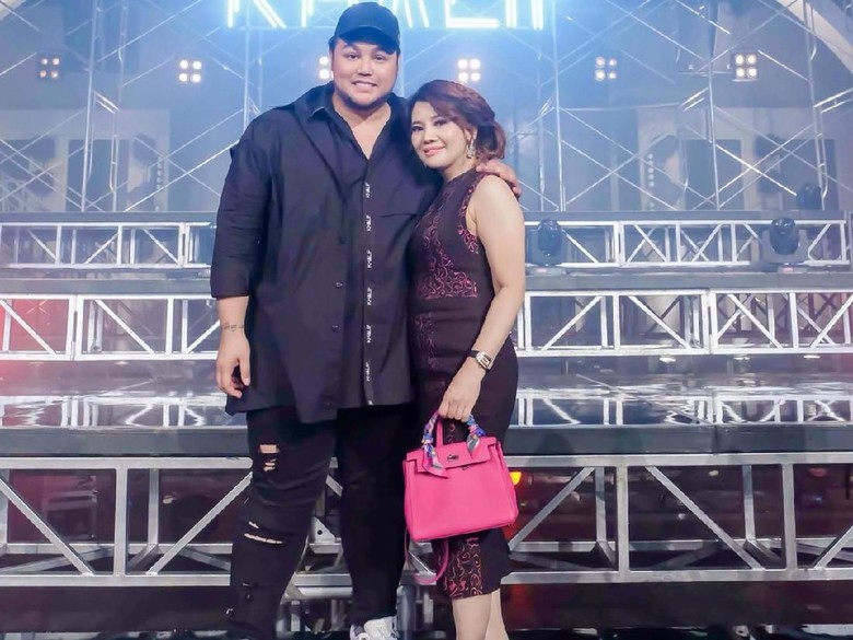 Ivan Gunawan Diam-diam Naksir Berat dengan Pebisnis Cantik Ini Ivan Gunawan Diam-diam Naksir Berat dengan Pebisnis Cantik Ini
