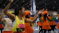 Dalam foto ini, mereka mengikuti sesi Zumba. (Foto: Ayunda/detikHealth)