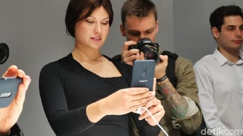 Selain memperkenalkan 5G, Oppo turut memperkenalkan teknologi 10x Lossless Zoom. Foto: Anggoro Suryo Jati/detikINET