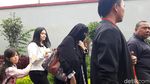Jenguk Ahmad Dhani, Momen Safeea Bertemu Ayahnya di Rutan