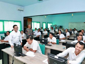 Bupati Anas Tinjau Pelaksanaan Tes Pekerja Kontrak Pemerintah