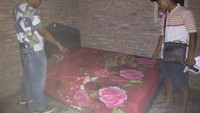 Foto: Ayah berinisial M (45) serta kakak-adik berinisial SA (23) dan YF (15) ditetapkan Polres Tenggamus sebagai tersangka kasus persetubuhan sedarah atau incest. Ketiganya melakukan perbuatan tidak senonoh itu berulang kali.Dok. Polres Tanggamus