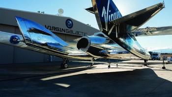 SpaceShip Two VSS Unity, pesawat ulang alik Virgin Galactic yang akan membawa para turis ke antariksa. Foto: Reuters