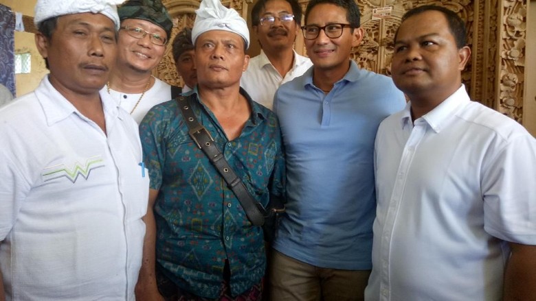 Sambil Belajar Tatah Kayu di Gianyar, Sandiaga Dorong OK OCE Sambil Belajar Tatah Kayu di Gianyar, Sandiaga Dorong OK OCE