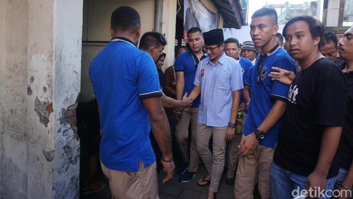 Sowan ke Tokoh Agama di Karangasem, Sandi Disambut Pasukan Emak-emak