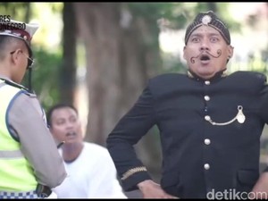 Kreatif! Cara Polisi Bojonegoro Sosialisasi Keselamatan Berkendara
