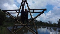 Danau ini seolah berada di atas awan. Karena banyak wisatawan datang, maka sekarang dikelola Badan Usaha Milik Desa Lerep (Bumdes) untuk dijadikan tempat wisata (Aji Kusuma/detikTravel)
