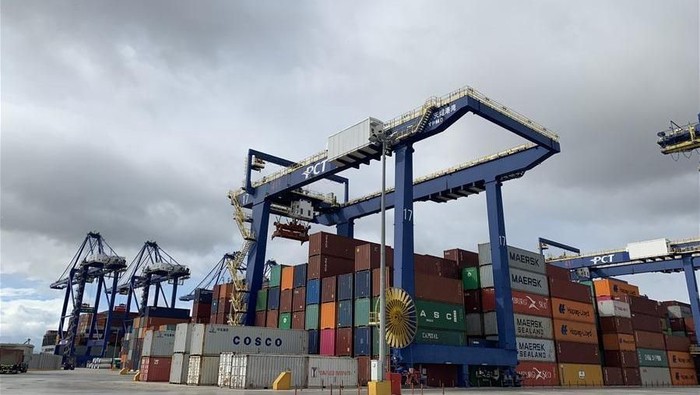 Kapal Kontainer Raksasa Terbesar di Dunia