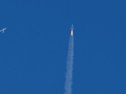 Melihat Penumpang Pertama Melesat ke Tepi Angkasa