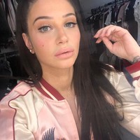 Di 2012, padahal nama Tulisa tengah naik daun, bahkan dipercaya menjadi juri untuk kontes menyanyi bergengsi X-Factor. Di 2014 setelah kasus narkoba itu, Tulisa diberhentikan dari X-Factor.  Foto: dok. Instagram (@tulisasinstagram)