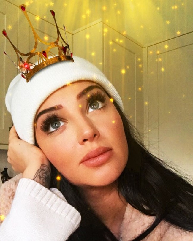 Saat diwawancarai oleh Goodmorning Inggris, wanita 31 tahun itu mengungkapkan bahwa itu sebuah penyesalan. Yang ada dipikirannya saat membuat video intimnya itu hanyalah perasaan cinta tanpa berpikir jauh ke depan.  Foto: dok. Instagram (@tulisasinstagram)