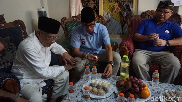 Sowan ke Tokoh Agama di Karangasem, Sandi Disambut Pasukan Emak-emak
