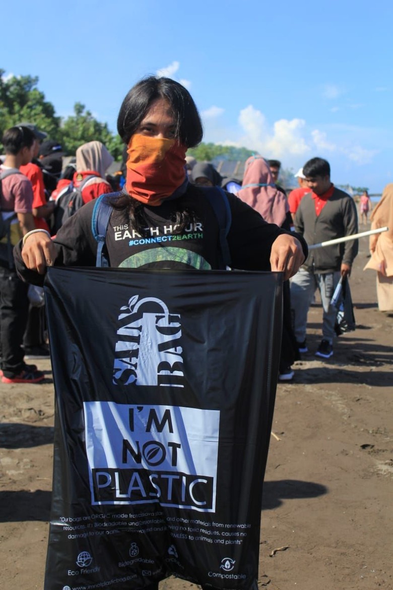 Hari Peduli Sampah Nasional, Remaja di Makassar Bersih-bersih Pantai Hari Peduli Sampah Nasional, Remaja di Makassar Bersih-bersih Pantai