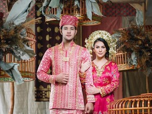 Rancak Bana! Irish Bella dan Ammar Zoni Prewedding Pakai Adat Minang