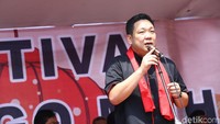 Anggota DPR RI Fraksi PDIP Charles Honoris juga hadir dalam acara tersebut. Dia sempat memberikan sambutan terkait Festifal Cap Go Meh.