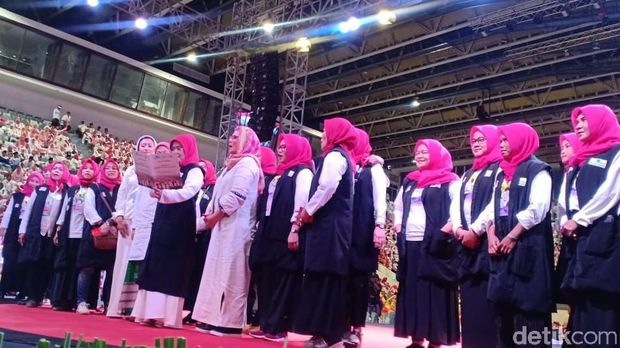 Ikatan Arus Baru Muslimah Indonesia mendekalrasikan dukungan kepada pasangan nomor urut 01 Joko Widodo (Jokowi)-Ma'ruf Amin.