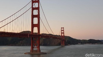 Ke San Francisco tentu tak lengkap jika tidak mengunjungi Golden Gate Bridge. Foto: Imron Rosyadi/detikinet