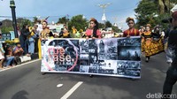 Karnaval ini merupakan kegiatan ke-8, dari total 14 event yang ada di Pesona Bau Nyale 2019. Pesona Bau Nyale 2019 digelar dari tanggal 17 hingga 25 Februari 2019 (Harianto/detikTravel)  