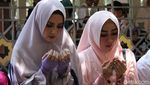 Momen Mulan Jameela Ziarah ke Makam Gus Dur