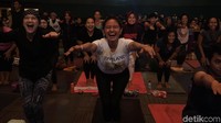 Asal fokus, teknik dan gerakan yoga apapun bisa kamu coba. (Foto: Khadijah Nur Azizah/detikHealth)