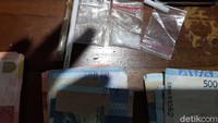 Penangkapan 4 orang itu terjadi pada Jumat (22/2) malam di Hotel Colonial jalan Tanjung Bunga Makassar. (M Bakrie-detikcom)