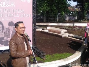 Ridwan Kamil Siapkan Larangan Kantong Plastik di Jabar