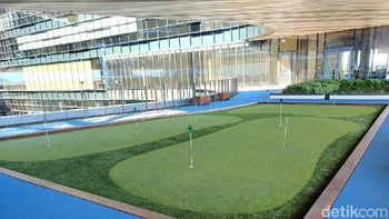 Ada lapangan golf mini sebagai salah satu sarana kebugaran di kantor Samsung itu. Foto: Imron Rosyadi/detikinet