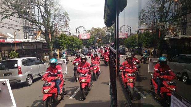 Antusiasnya Ribuan Warga Bandung Sambut Gala Premiere 'Dilan 1991'