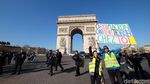 Foto: Saat Arc de Triomphe Diserbu Si Rompi Kuning