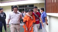 Rizal saat digelandang polisi. Foto: Deni Wahyono/detikcom