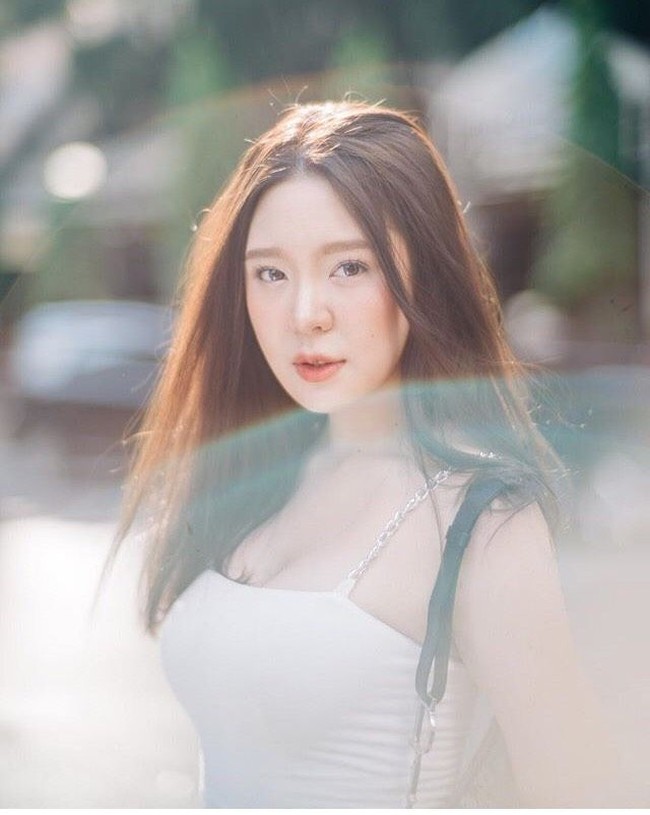 Pada akun Instagramnya, Mind menuliskan dirinya sebagai seorang DJ Hitz 95.5 dan freelance aktris. Foto: Dok. Instagram @mindnapasasi