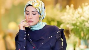 Shinta Bachir Lepas Hijab Lagi, Lihat Kembali Gaya Glamornya dengan Jilbab