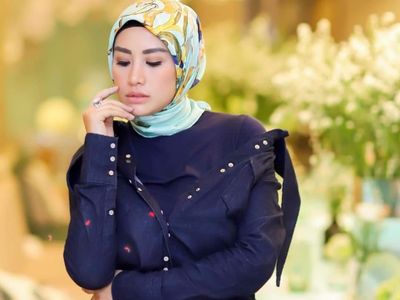 Shinta Bachir Lepas Hijab Lagi, Lihat Kembali Gaya Glamornya dengan Jilbab