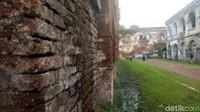 Benteng ini pun jadi langganan syuting film, salah satunya film Sang Kiai. Benteng ini jadi latar adegan peperangan pribumi melawan Belanda. (Aji Kusuma/detikTravel)